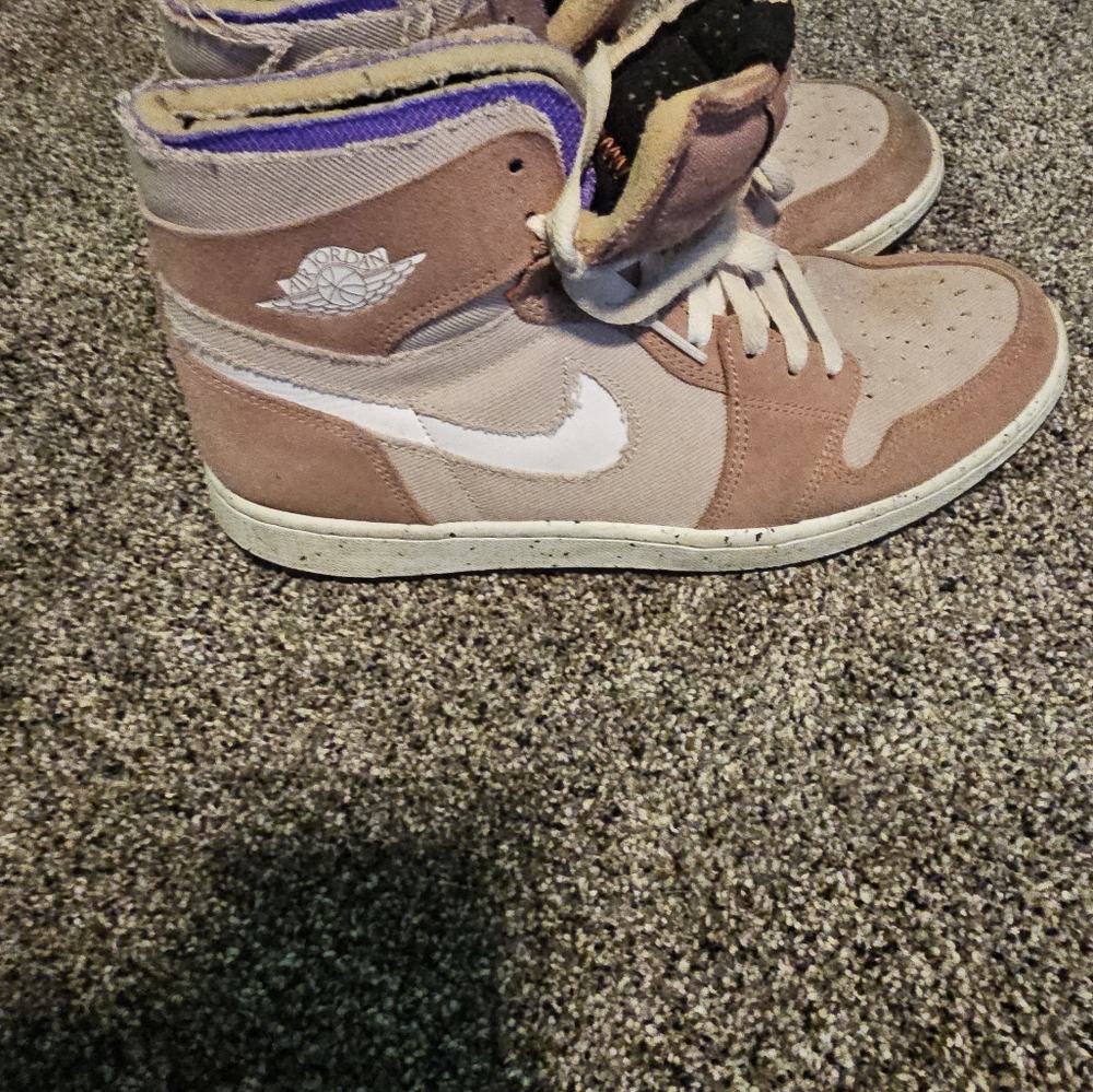 Nike - Picture 2 of 8